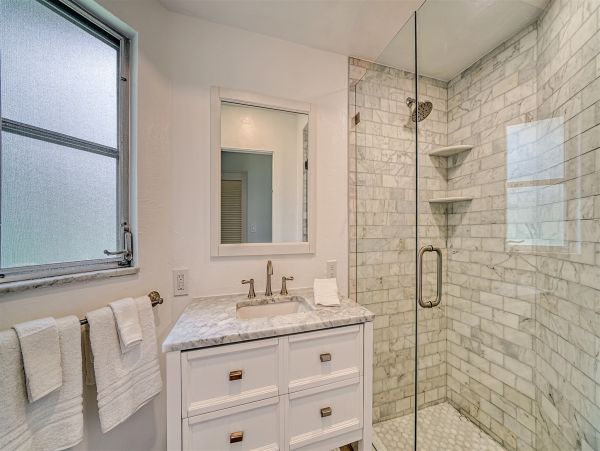 Lido Key Charming Vacation Home Sleeps 6 Close to Beach