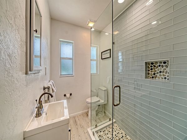 Lido Key Charming Vacation Home Sleeps 6 Close to Beach
