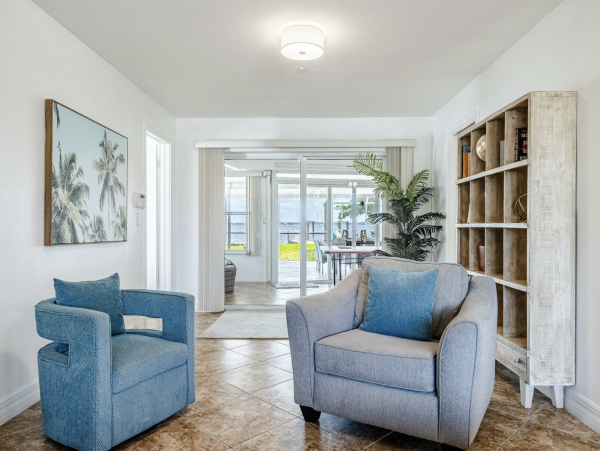 Cape Coral Four Bedroom Luxury Retreat with Caged Pool