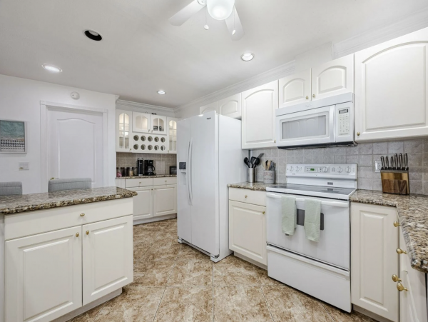 Cape Coral Four Bedroom Luxury Retreat with Caged Pool