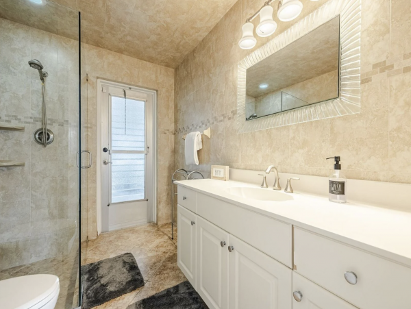 Cape Coral Four Bedroom Luxury Retreat with Caged Pool
