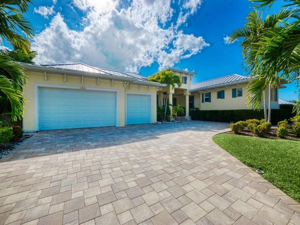 Modern Cape Coral Vacation Pool Home Four Bedroom