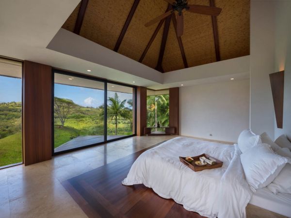 Tastefully Decorated Six Bedroom vacation Rental Kilauea