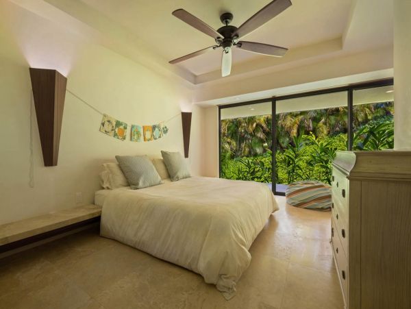 Tastefully Decorated Six Bedroom vacation Rental Kilauea