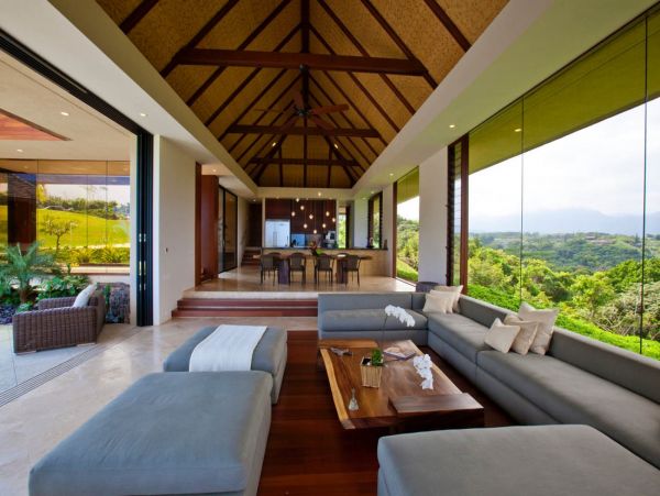 Tastefully Decorated Six Bedroom vacation Rental Kilauea