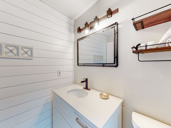 Canal-Front Vacation Home 3 Bedrooms in Oakland Park