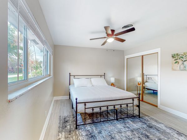 Canal-Front Vacation Home 3 Bedrooms in Oakland Park