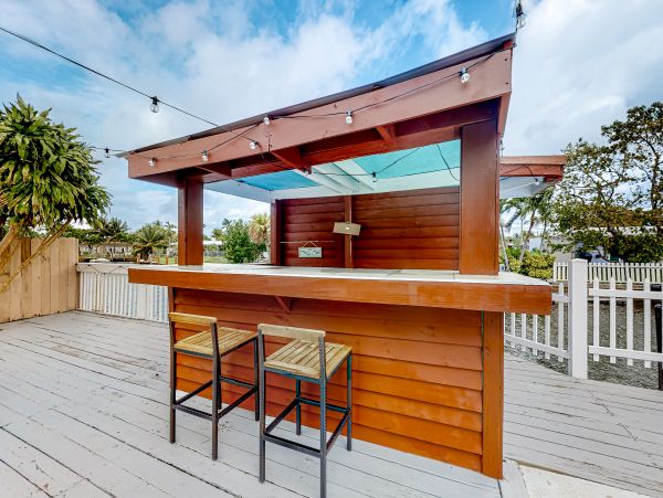 Canal-Front Vacation Home 3 Bedrooms in Oakland Park