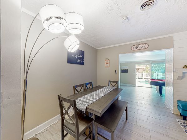 Canal-Front Vacation Home 3 Bedrooms in Oakland Park