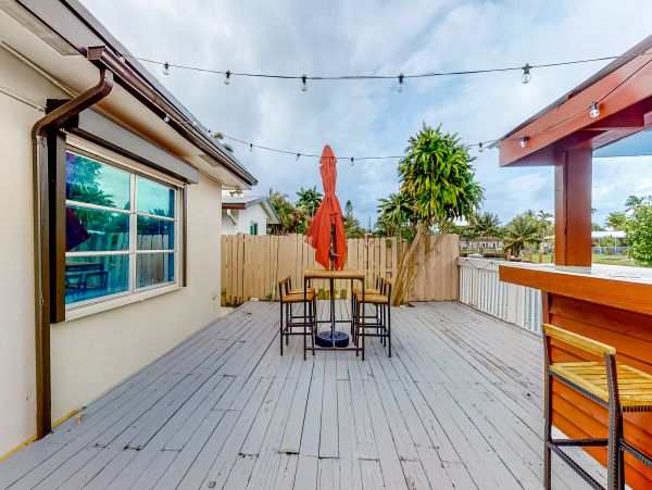 Canal-Front Vacation Home 3 Bedrooms in Oakland Park
