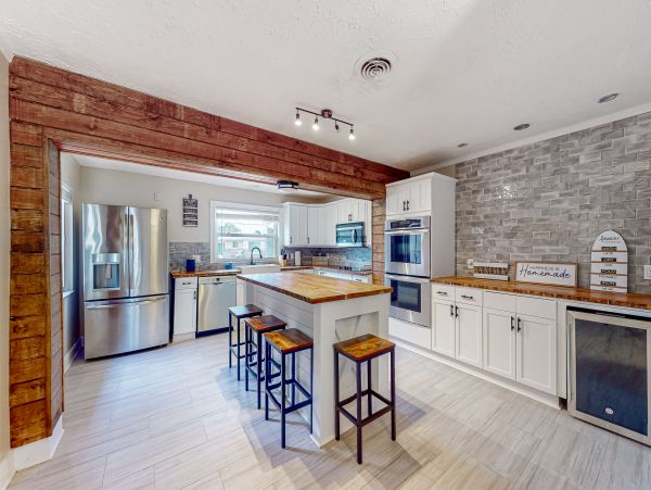 Canal-Front Vacation Home 3 Bedrooms in Oakland Park