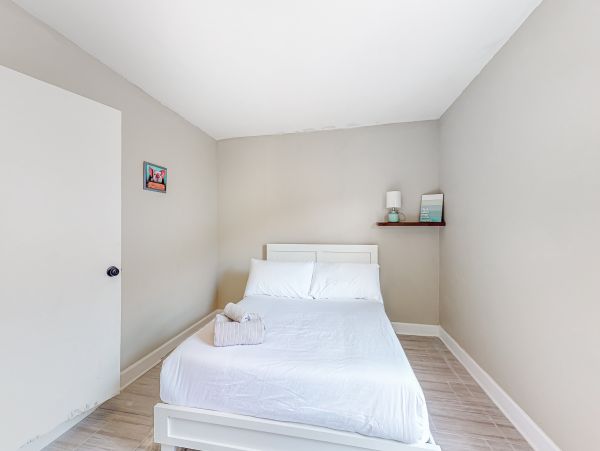 Canal-Front Vacation Home 3 Bedrooms in Oakland Park