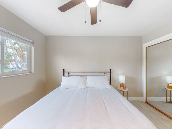 Canal-Front Vacation Home 3 Bedrooms in Oakland Park