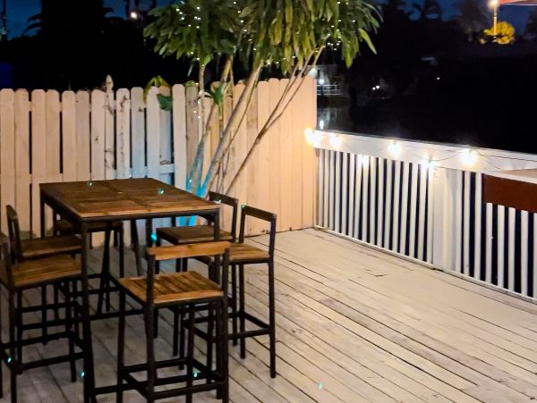 Canal-Front Vacation Home 3 Bedrooms in Oakland Park