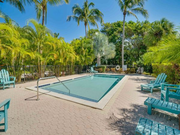 Luxury Gulf Front Two Bedrooms Condo