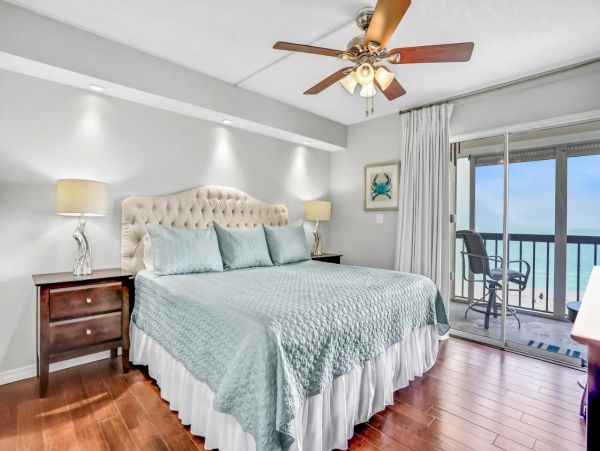Beachfront Two Bedroom Vacation Condo in Indian Shores