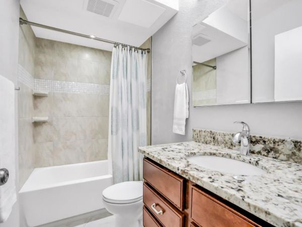Beachfront Two Bedroom Vacation Condo in Indian Shores