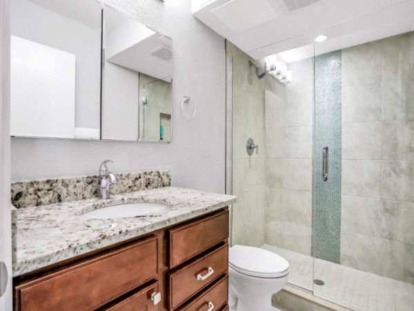 Beachfront Two Bedroom Vacation Condo in Indian Shores