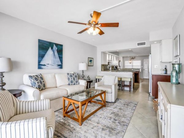 Beachfront Two Bedroom Vacation Condo in Indian Shores