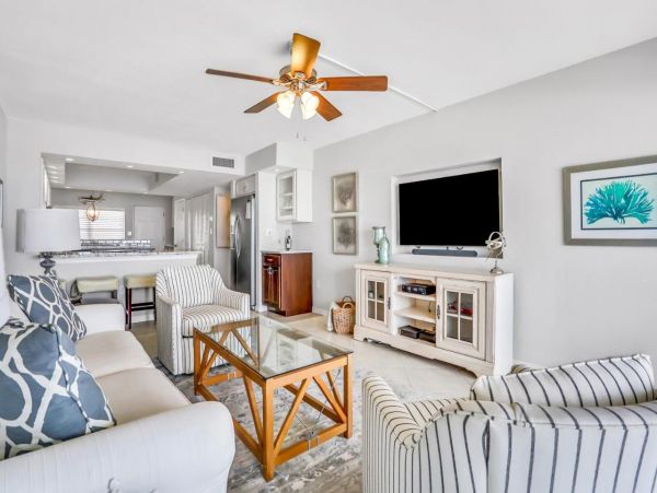 Beachfront Two Bedroom Vacation Condo in Indian Shores
