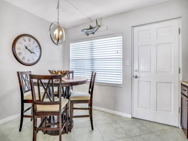 Beachfront Two Bedroom Vacation Condo in Indian Shores