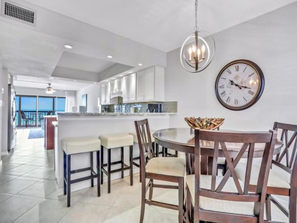 Beachfront Two Bedroom Vacation Condo in Indian Shores