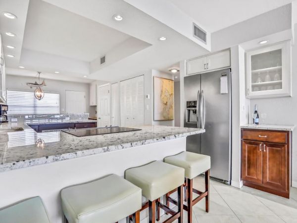 Beachfront Two Bedroom Vacation Condo in Indian Shores