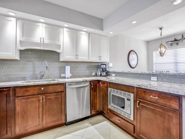 Beachfront Two Bedroom Vacation Condo in Indian Shores
