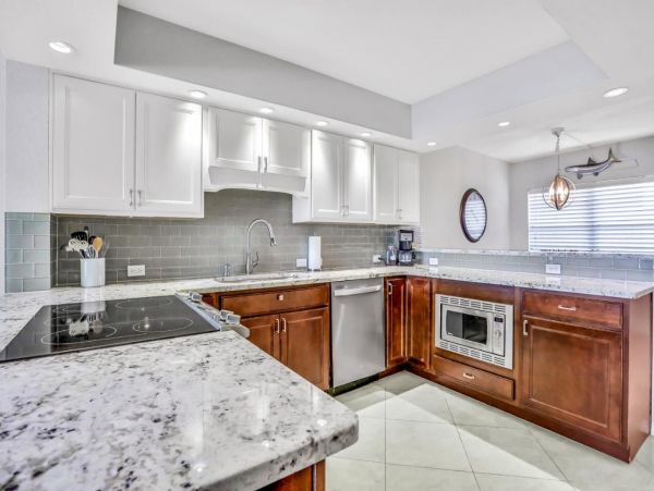 Beachfront Two Bedroom Vacation Condo in Indian Shores