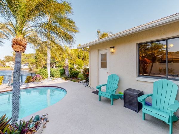 Waterfront 4 Bedroom Vacation Home in Seminole