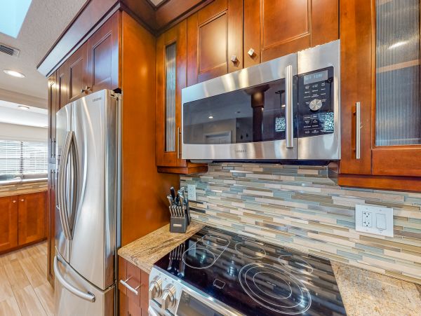 Waterfront 4 Bedroom Vacation Home in Seminole