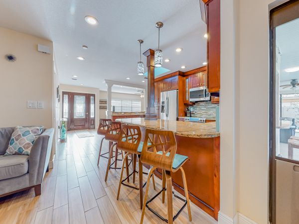 Waterfront 4 Bedroom Vacation Home in Seminole