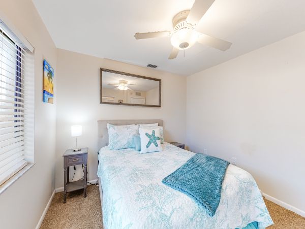 Waterfront 4 Bedroom Vacation Home in Seminole