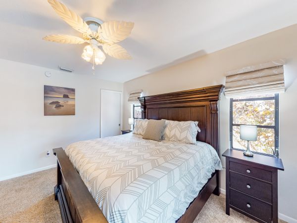 Waterfront 4 Bedroom Vacation Home in Seminole