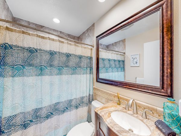 Waterfront 4 Bedroom Vacation Home in Seminole