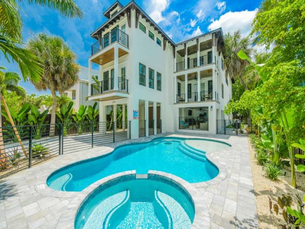 Stunning Vacation Rental with 7 Bedrooms in Lido Key