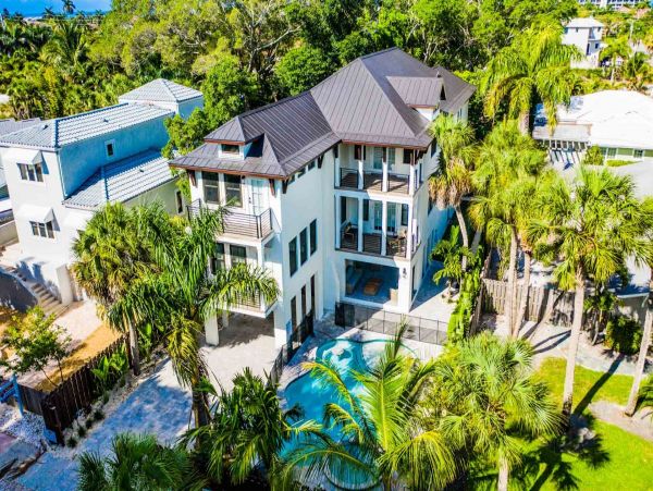 Stunning Vacation Rental with 7 Bedrooms in Lido Key