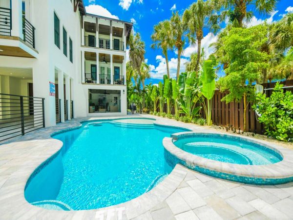 Stunning Vacation Rental with 7 Bedrooms in Lido Key