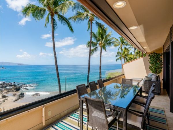 Oceanfront Vacation Condo in Kihei Sleeps 10 Guests