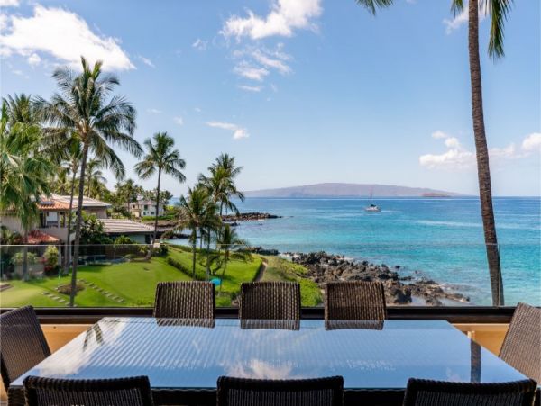Oceanfront Vacation Condo in Kihei Sleeps 10 Guests