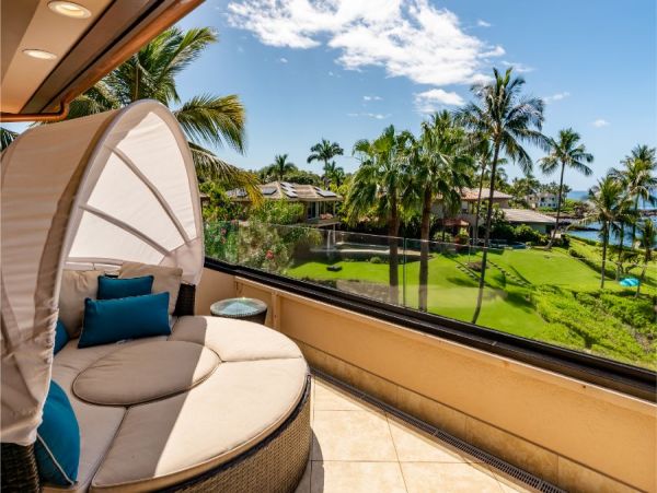 Oceanfront Vacation Condo in Kihei Sleeps 10 Guests