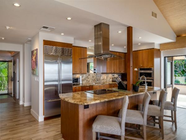Oceanfront Vacation Condo in Kihei Sleeps 10 Guests
