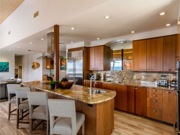 Oceanfront Vacation Condo in Kihei Sleeps 10 Guests