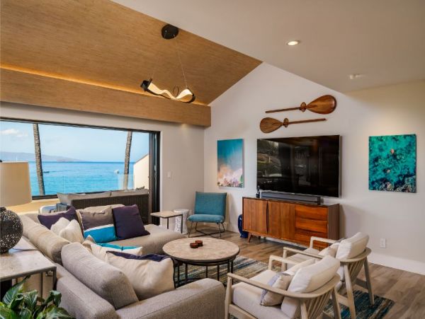 Oceanfront Vacation Condo in Kihei Sleeps 10 Guests