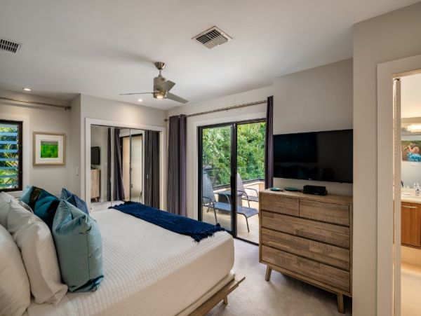 Oceanfront Vacation Condo in Kihei Sleeps 10 Guests