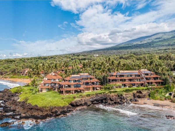Oceanfront Vacation Condo in Kihei Sleeps 10 Guests