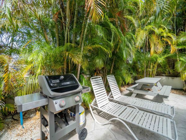 Holmes Beach Vacation Home Three Bedroom Walk to Beach