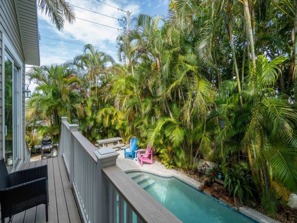 Holmes Beach Vacation Home Three Bedroom Walk to Beach