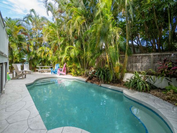 Holmes Beach Vacation Home Three Bedroom Walk to Beach