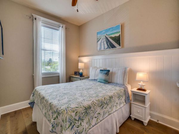 Holmes Beach Vacation Home Three Bedroom Walk to Beach